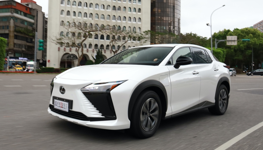 【四輪試駕評測】也許是目前市面上最均衡的電車 Lexus RZ450e試駕