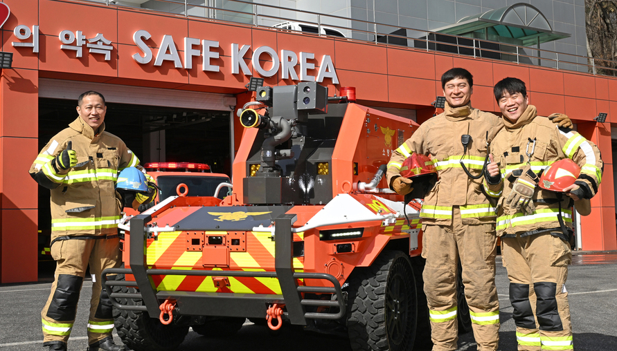 韓國打火英雄添「神隊友」!現代汽車集團發表無人消防車直闖800度極端火場